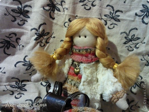 шапочка у Маши снимается)))) волосики из натуральных трессов))) при желании можно распустить косы и сделать другую прическу)))
вот такая история про Машу и медведя получилась у меня))))
спасибо всем,кто заглянул) (фото 7)