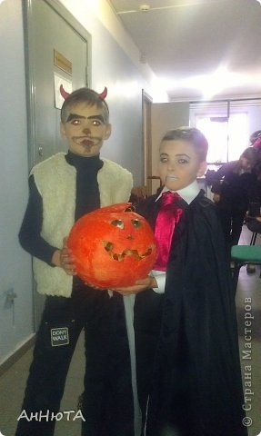 Добрый день рукодельницы!!!!
Делюсь с вами своими поделочками, эту замечательную тыковку делала сыну на вечеринку Хелоуин, спасибо Олечке https://podjem-tal.ru/node/484143
Мой чертенок и друг вампиренок (фото 1)
