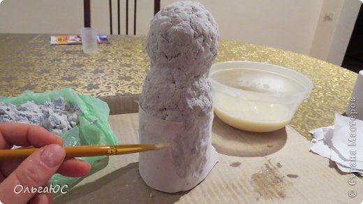 Чтобы была более ровная поверхность я прикладываю кусочками туалетную бумагу или салфетки и обмазываю клестером. Хотя, если масса легла ровно, я думаю, этот этап можно и пропустить. В общем по ситуации. (фото 8)