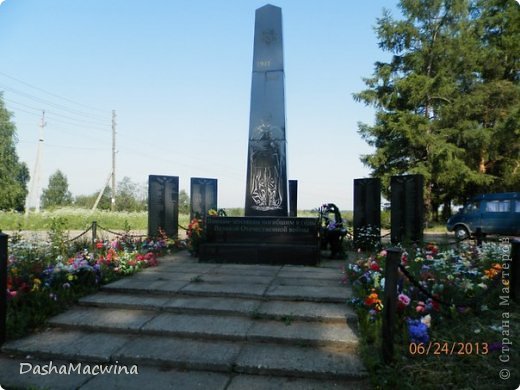 Так же тут есть такая скульптура или монумент  : Воинам - землякам погибшим   В ВОВ ( Великой Отечественной войне ) (фото 3)