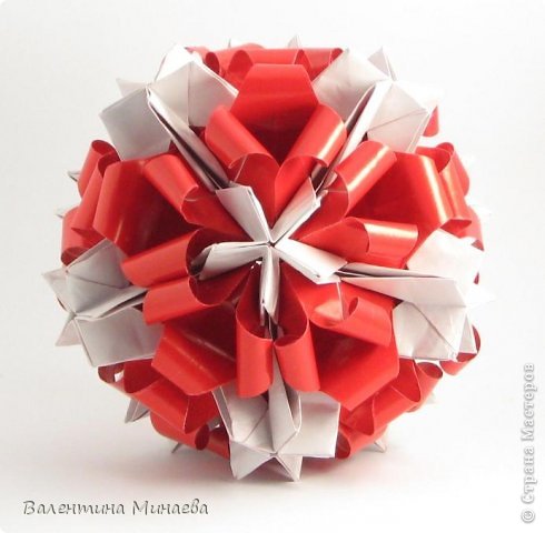 Name: Curly tulip
Designer: Valentina Minayeva
Parts: 30
Paper: 10,0 x 10,0 
10,0
with glue AND... (фото 1)