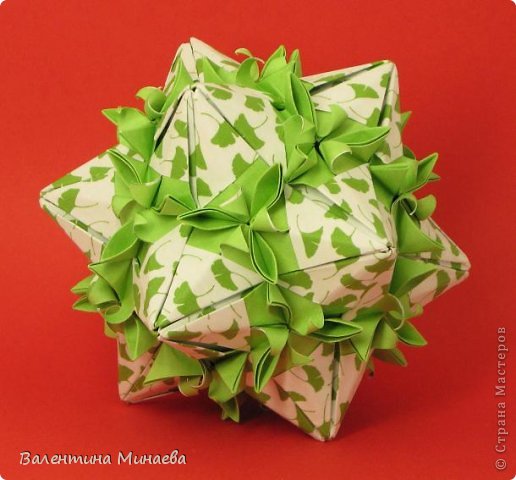 Name: Bonsai kusudama
Designer: Valentina Minayeva
Parts: 30
Paper: 9,5 x 9,5
10,0
without glue

Модераторам сайта показался данный МК недостаточно понятным, впрочем как и парочка других, поэтому не удивляйтесь, если фотографии с наипростейшими шагами будут сопровождаться разжеванными пояснениями с моей стороны :)  (фото 1)