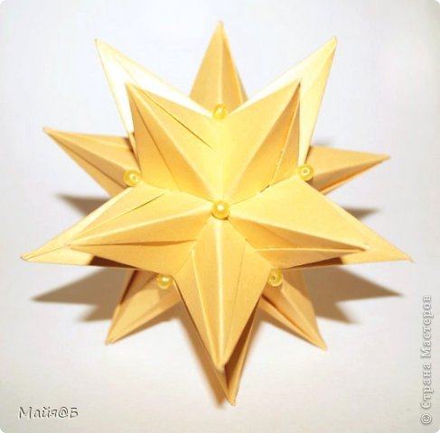 Name: Polaris
 Designer: Natalia Romanenko
 Units: 30
 Paper: 4*12 cm (1:3)
 Final height: ~ 11.5 cm