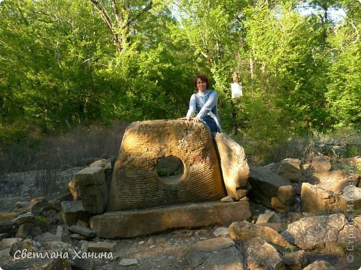 На Кавказе много дольменов, они есть по всему земному шару, но у нас больше всего. Есть и в окрестностях Архипки. (фото 15)