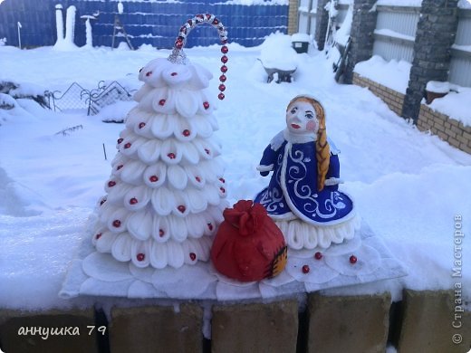 Такую новогоднюю поделку мы сделали с дочкой в школу. (фото 1)