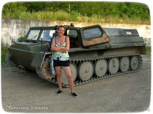 Через день туда поднимается такой монстр, отвозит смену на вышку. Мы тоже напросились в попутчики, так как подъем очень крутой , а кум  после инфаркта! Вот такой он у нас экстремал. (фото 4)