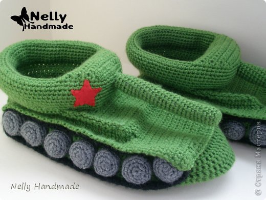 Тапки- танки крючком. Больше фото в блоге http://nellyhandmade.blogspot.com/2013/12/tanks.html