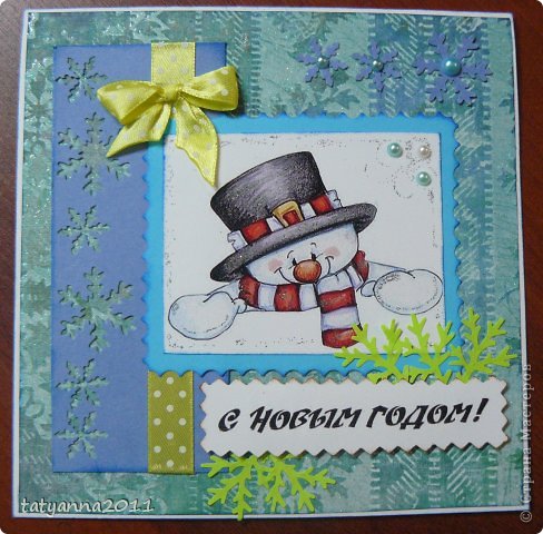 Всем доброго времени суток! В последнее время увлеклась скрапом, забросила бисер, хотя нужно плести игрушки из бисера, представляете, отдала младшей дочке на выставку слоненка, котенка и чайничек - и--- их просто напросто украли с выставки!!!!! Ух! Кто-то позарился на мою красоту, я их хотела в подарок отправить, хорошо хоть Танюше успела подарить.
Так вот, о чем это я ... Сделала я немного открыточек в подарок родным к празднику. Понравилась мне скрап бумага, с блестками такая. (фото 1)