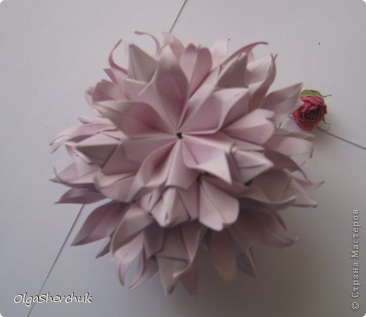 Blooming Island kusudama
Designer: Vladimir Frolov
Without glue
МК: https://podjem-tal.ru/node/606994?c=new_850%2C451 (фото 9)