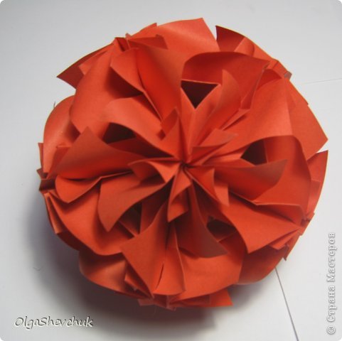 Name: Ghiocel
Designer: Natalia Romanenko
Units: 30
Joint: no glue 
МК: http://kusudama.info/2013/03/ghiocel-tutorial/ (фото 8)