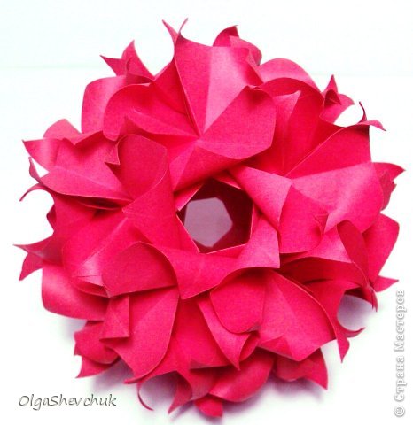 Name: Scheherazade
Designer: Natalia Romanenko
Units: 30
Paper: 4*12 cm (1:3)
Final height: ~ 10 cm
МК: http://kusudama.info/2013/12/scheherazade-tutorial/ (фото 2)