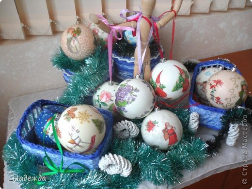 Всем доброго времени суток !
Я понимаю , конечно , что новогодние работы уже не актуальны , но просто для отчета о проделанной работе покажу , что сотворила в конце прошедшего года и вначале наступившего . Тем более , что по китайскому календарю год лошади наступит только 31 января . (фото 1)