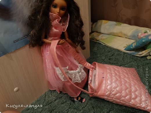 Ева пошла в замок, а Лагги, Софа и Даша подарили ей подарки.
Е-Приходите в гости.
Л,Д,С-Хорошо!!! И ты к нам. (фото 12)