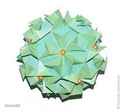 Name: Oxalis
Designer: Natalia Romanenko
Units: 30
Paper: 5*10 cm (1:2)
Final height: ~ 9.5 cm
Туториал: http://kusudama.info/2013/09/oxalis-tutorial/ (фото 3)