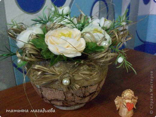 Ваза из гипсового бинта, бантики и петельки сделала из кисточки для побелки))))  (фото 2)