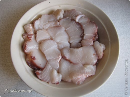 Разделанное мясо акулы. Я удалила шкурку и центральную кость. (фото 3)