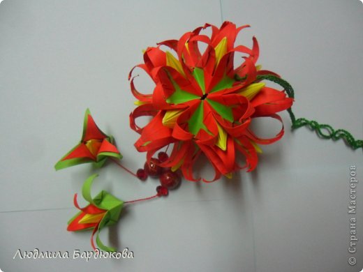 Кусудама Curly Bljssom. Автор lovens
МК  http://blogs.privet.ru/community/kusudama/133941194 
 (фото 2)