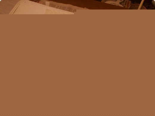 Примеряем салфетку, обрываем ненужную рамку и начинаем клеить. Наносим разбавленный клей горизонтально посередине салфетки и разглаживаем вверх и вниз подтягивая за края руками, если едет плохо добавляем клей, плоской кистью растягиваем, а веерной выравниваем. Пузырьки лучше плоской выгонять. Салфетку на краях где она еще сухая держим немного на весу иначе она прилипнет и тогда буде тяжело. Сначала одну сторону выравниваем потом другую. Много клея не наливаем потом тяжело его убрать. (фото 9)