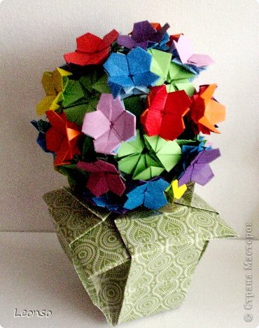 Кусудама Hortensia из книги Origami em Flor Flaviane Koti ,Vera Young 
Основа кусудама Silvestre плюс 30 цветочков Hortensia (фото 2)