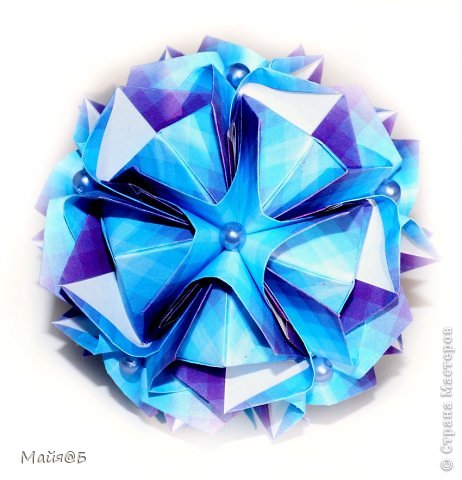 Clover Kusudama
Автор Мария Синайская
Бумага 7,5х7,5, итоговый размер ~ 9 см. (фото 3)