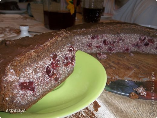 И вот еще на днях делала вариацию тортика Пьяная вишня)похожий рецепт здесь на сайте есть,так что писать не буду)очень вкусный оказался!)) (фото 3)