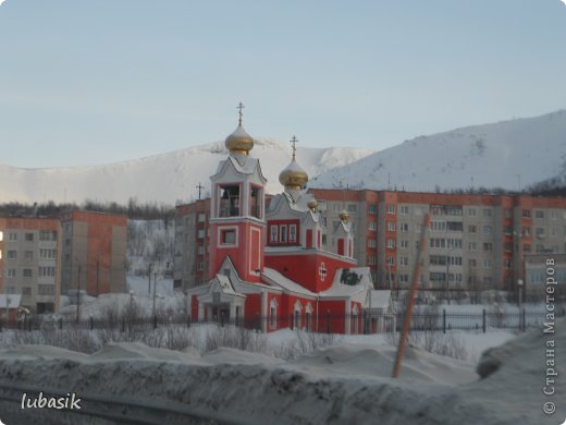 Церковь при вьезде в город. (фото 54)