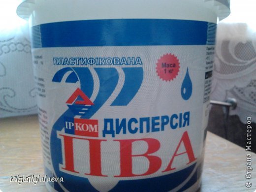 СПАСИБО всем отозвавшимся Мастерами давшим конечно же ценные советы. Вчера таки нашли вот такой клей и попробовала опять в полночь(И О ЧУДО!!!)После моих 3х неудавшихся попыток, после мыслей что я и лепить то неумею, действительно все зависит от клея. 1:1 взяла этого клея и крахмала, смазала руки вазелиновым маслом и ВСЕ ПОЛУЧИЛОСЬ!!!УРА!!!!!теперь и я вступаю в ваши ряды)))сегодня опять вечером буду лепить! ВСЕМ спасибо и за поддержку и за советы, и за мастер-классы.Как же я люблю нашу Страну Мастеров, которая всегда приютит.
Никогда не стоит отчаиваться и сдаваться.
Уперто захотела освоить именно этот рецепт, т.к. я преподаю в детской студии"Творческая мастерская" http://vk.com/club42139617 и думаю скоро с детьми мы много чего налепим(тем более по материалам это и красиво и выгодно) (фото 13)