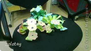 Вот такие цветочки мои ученики сделали мамам. Такой букет не завянет и долго будет радовать глаз))) (фото 1)