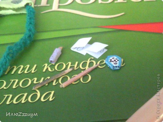 А в сумочки таится: 
-телефон
-помада
-карандаш для глаз
-подводка для губ
-деньги (фото 8)