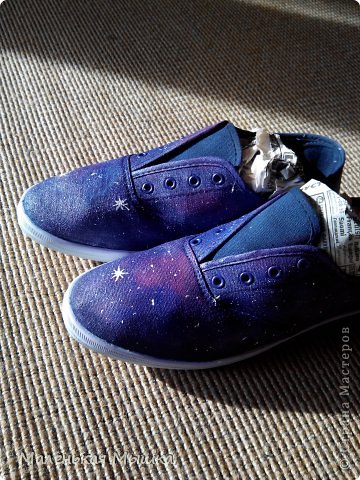Захотелось мне кеды космос. Насмотрелась на них в инете, и решила что смогу !!!! Купила за 300 рую кеды и понеслось )))))) (фото 1)