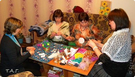 Так увлеченно крутим цветочки. (фото 15)