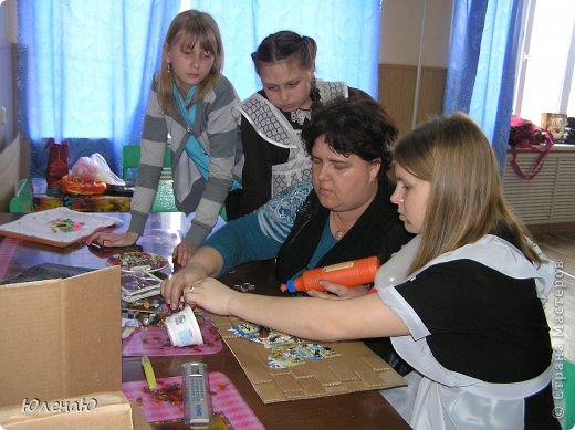 А это  мы  на    кружке  с девчонками и нашим руководителем Еленой Васильевной. (фото 4)