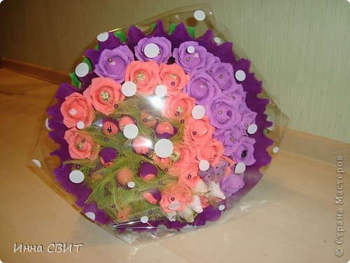 бкеты из конфет (фото 3)