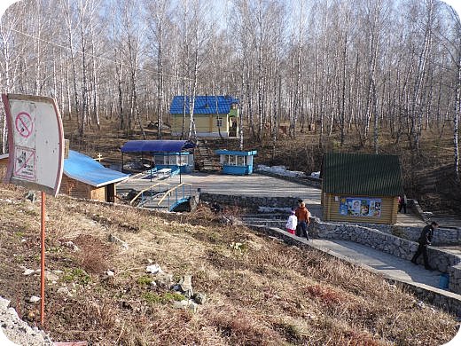 Это вид с верху.Ключ находится в ложке.С погодой нам повезло.Был ясный теплый денек. (фото 2)