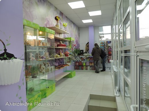 Фото сделаны были за 1 днь до открытия, по этому не все полочки заполнены. (фото 3)