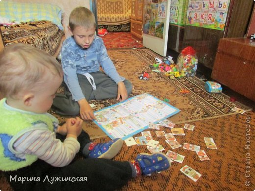 Всем большой Привет!!! Сегодня хоу выставить на показ , одну, на мой взгляд, полезную вещь... Мой сынулька в этом году пойдёт в первый класс, вот и мне захотелось рассказать, как мы учились читать ИГРАЯ... очень надеюсь, что эта запись в моём блоге будет полезной многим мамочкам, которые хотят научить читать своего ребёнка...
    В интернете очень много разных полезностей, но нам понравилась именно эта идея... http://www.liveinternet.ru/users/5117382/post296299231.  (фото 1)