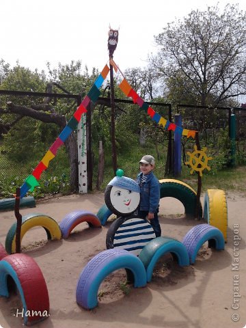 теперь она удивленно поглядывает на всех гостей "участка" (фото 2)