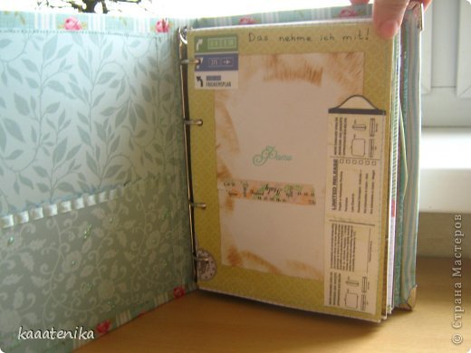 Использовала бумагу из коллекций Scrapberry's 'Around the world' и Tim Coffey 'Travel'.
Ну, и еще для обложки нашла бумаженцию в тон в хомячьих запасах. (фото 2)