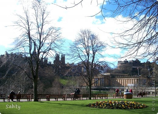 Рядом с монументом - Парк Принцесс – Стрит (Princes Garden)- очень красивый парк в самом центре города. (фото 50)