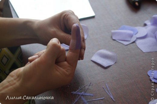 Вот что у нас получается. Аккуратно проводим пальцем внутри заготовки проверяя этим крепость шва , и на наличие  дырочек. Частенько такие получаются. (фото 10)