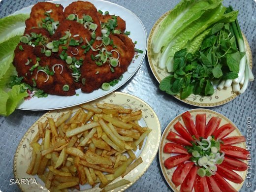 Шницель из куриной грудинки
1 кг куриной грудинки
масло для жарки
2-3 шт яйцо
1 стакан панировочных сухарей
1 ст муки
специи : тмин молотый, черный перец, паприка, соль.
Каждую дольку грудинки разделить вдоль на две части отбить и посыпать смесью специй посолить и дать постоять минут 20-30. Затем каждый кусок обвалять в такой последовательности мука, яйцо, панировка, и жарить на раскаленном масле до золотистой корочки. Приятного аппетита! (фото 2)