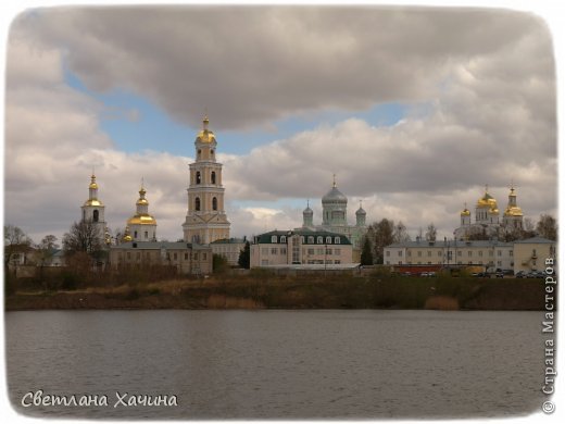 Интересно облака сложились- от колокольни как будто небесные крылья раскинулись. Это Саша увидел уже на фотографиях спустя несколько дней. (фото 45)