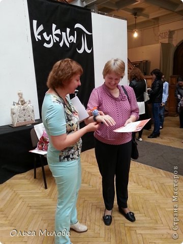  Татьяна Николаевна примеряет Валечке браслет рукодельницы... (фото 34)