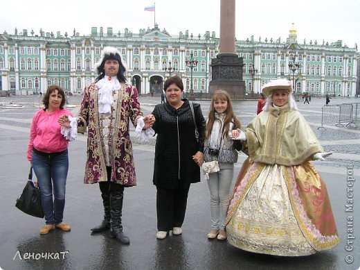  То, что   я окажусь  в Санкт-Петербурге, для меня самой было как сказочное явление! До сих пор как во сне!
После  знойного палящего солнца, попасть в северную столицу с совсем иным климатом было уже чудом! Питер встретил нас дождем! Да еще  и каким! Первое, что приходило  в голову, это немедленно   приобрести ласты! ))))))  (фото 1)