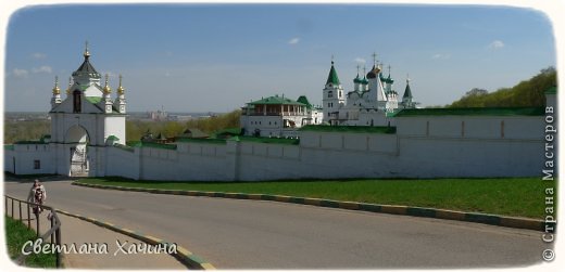 Монастырь очень красиво расположен. Чудный вид на Волгу. И с Волги тоже очень живописно выглядит! Предки знали где и как строить! (фото 19)