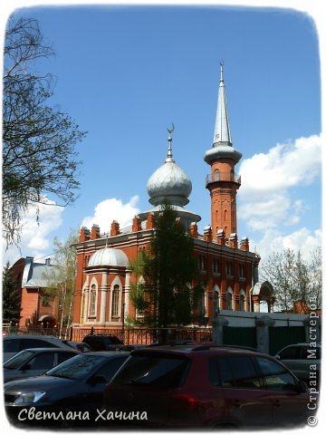 Нижегородская соборная мечеть — главный мусульманский храм Нижнего Новгорода. Мечеть открыта в 1915 году и расположена на Казанской набережной. Мечеть принадлежит татарской общине города и вмещает до 5000 верующих. (фото 32)