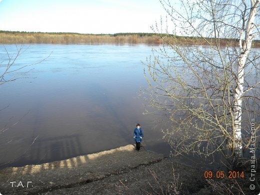 Наталья спустилась к самой воде... На улице, мягко говоря прохладно, у реки ветер... Но.. мы на этом не остановились и (фото 18)