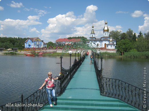 місток закоханих,де наречені скріплюють своє кохання на замочок (фото 14)