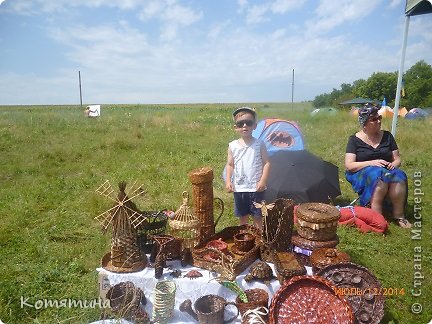 Вот так мы представляли свои работы,куда же без помошника?!!!! (фото 9)