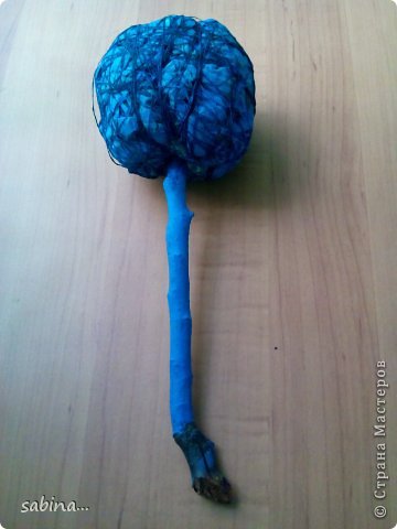 ЭТОТ НОМЕР ДЕЛАТЬ НЕ ОБЯЗАТЕЛЬНО
красим нашу палку красками гуашь
( я сделала это для того , если лента отклеиться , то не будет сильно видно ) (фото 6)